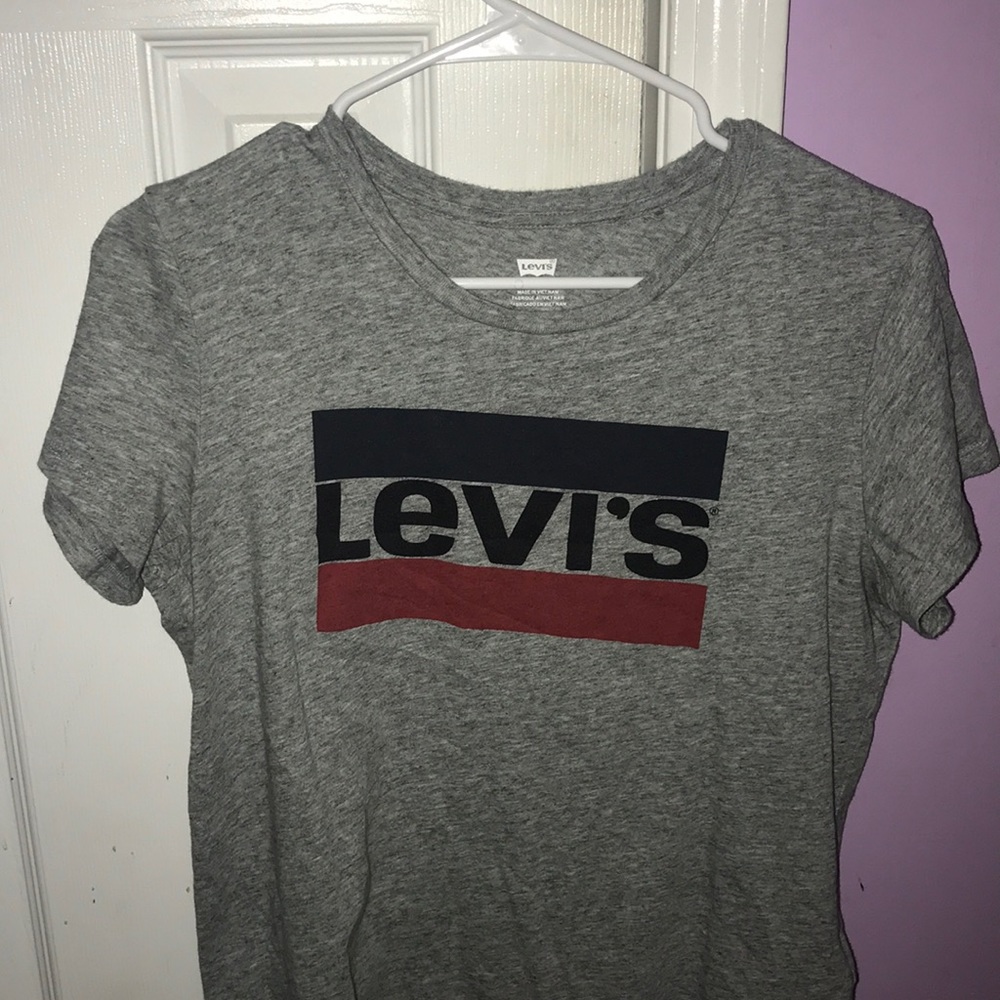Grey Levi’s short sleeve shirt